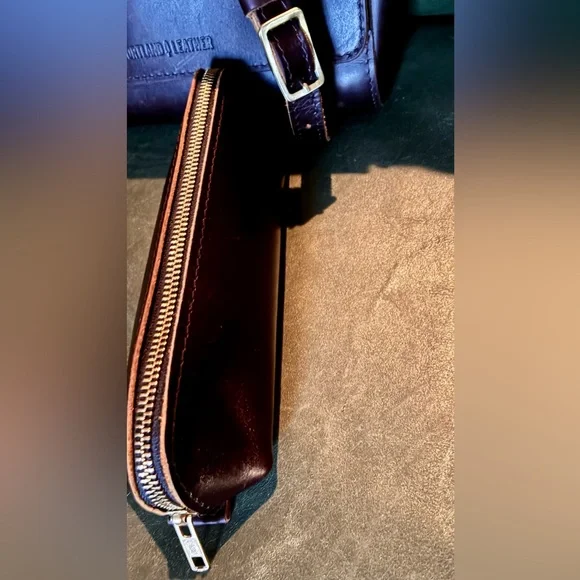 Portland Leather Classic METRO CROSSBODY & Sidekick Makeup Pouch in Coldbrew - Picture 6 of 9